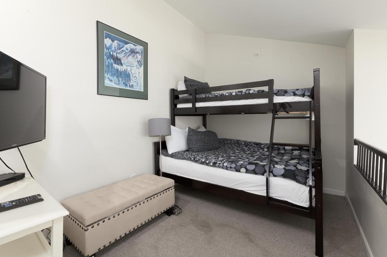 Tyndall Stone Lodge By Cozystay Signature Whistler Bagian luar foto