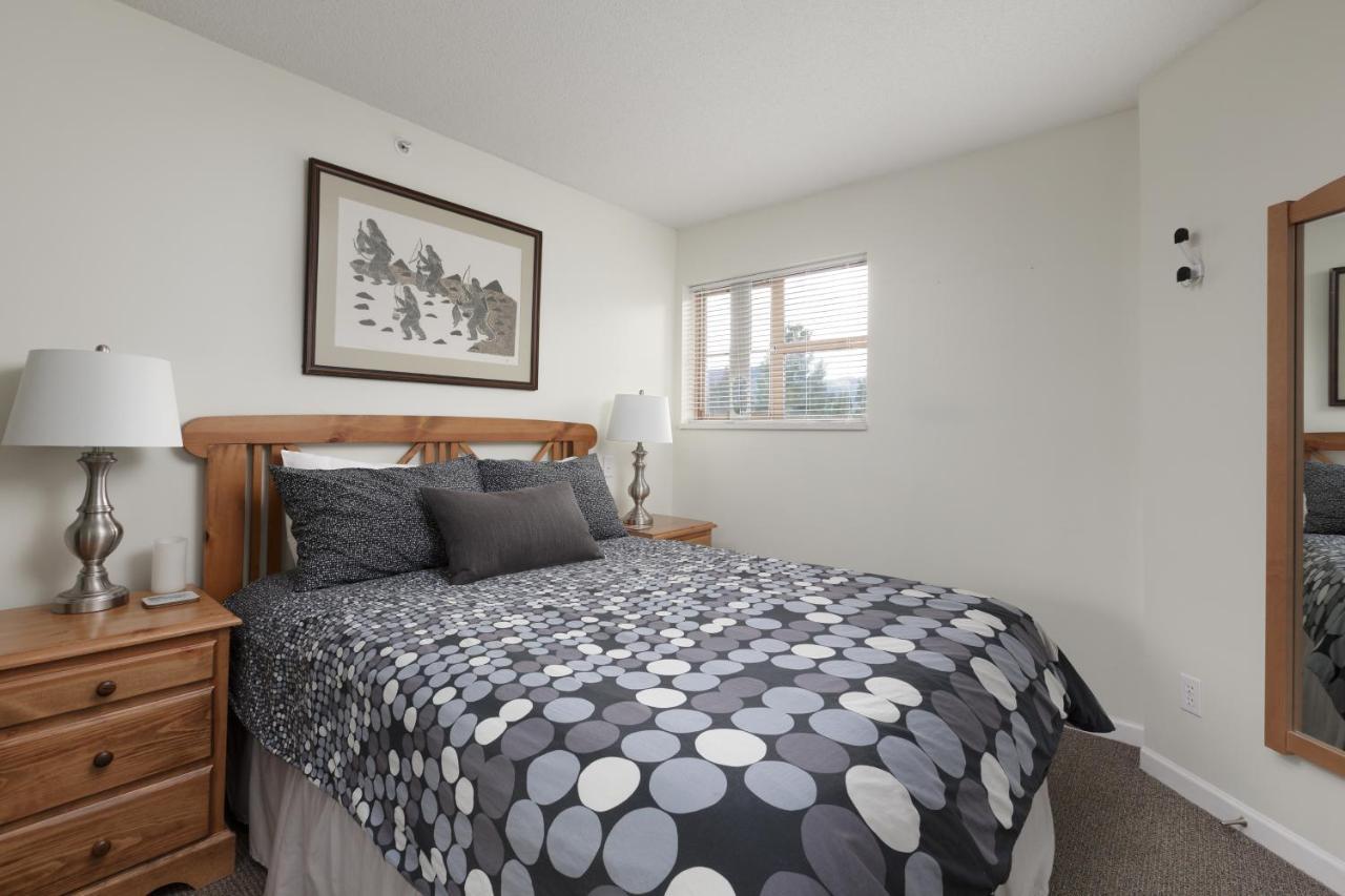 Tyndall Stone Lodge By Cozystay Signature Whistler Bagian luar foto