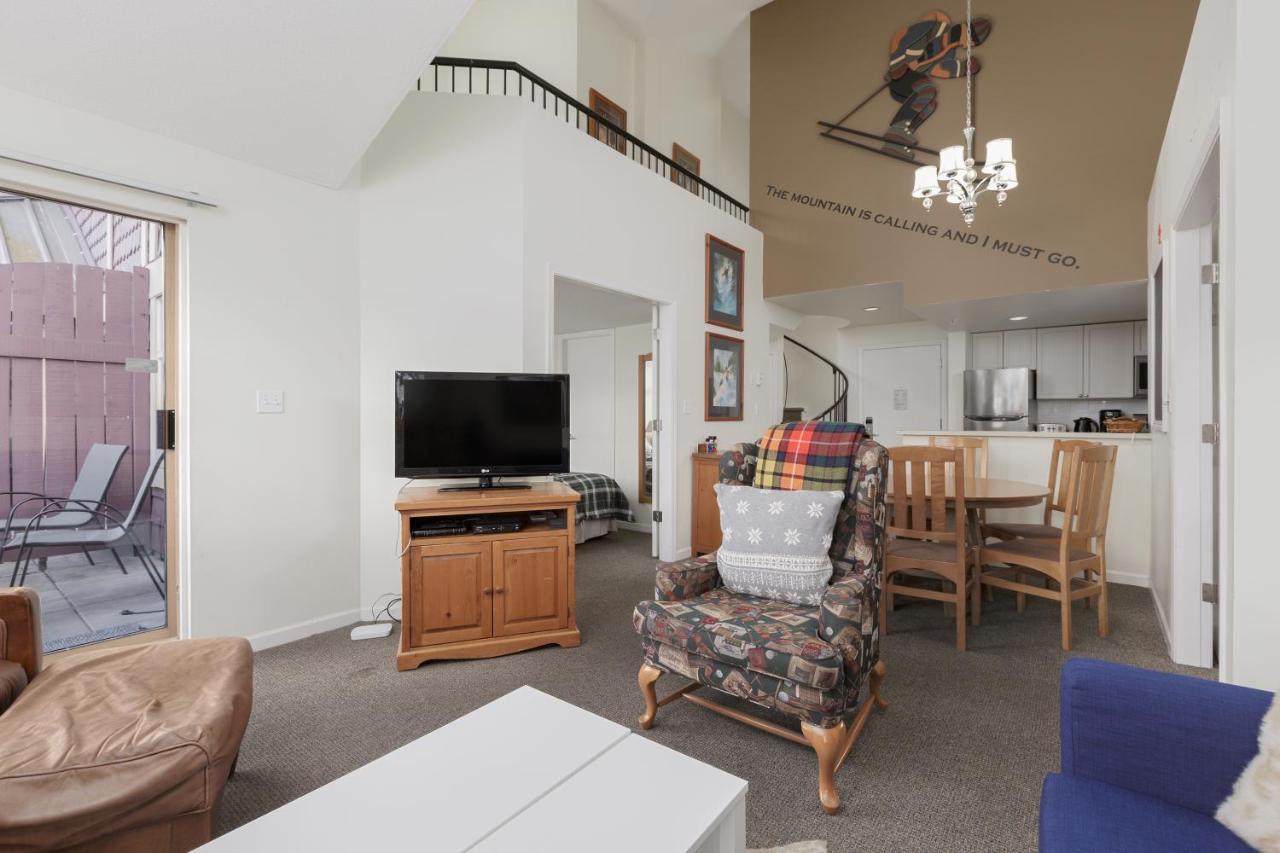 Tyndall Stone Lodge By Cozystay Signature Whistler Bagian luar foto