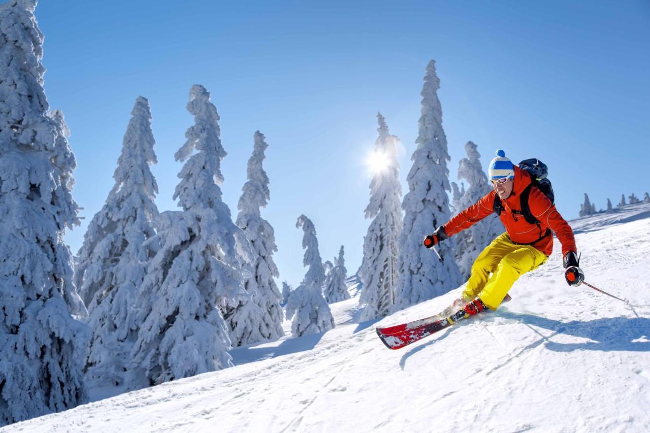 Tyndall Stone Lodge By Cozystay Signature Whistler Bagian luar foto
