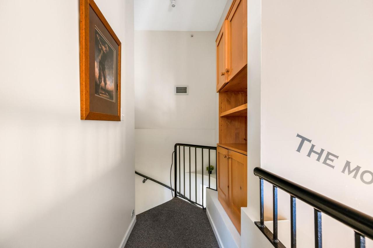 Tyndall Stone Lodge By Cozystay Signature Whistler Bagian luar foto