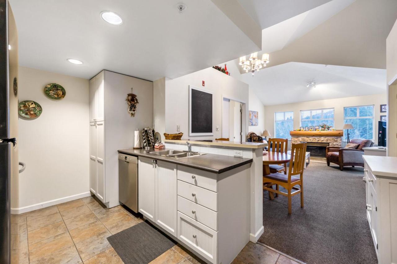 Tyndall Stone Lodge By Cozystay Signature Whistler Bagian luar foto